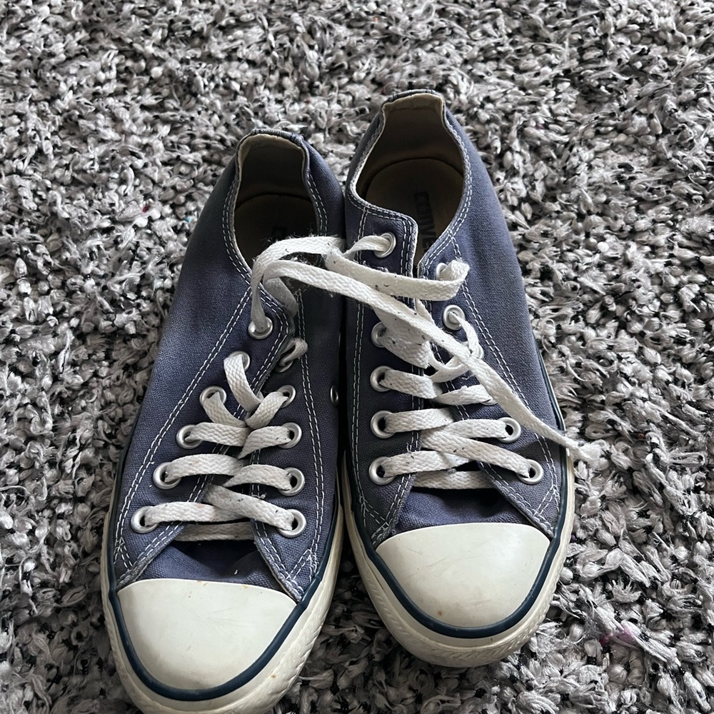 Convers Women Size 7 (Men Size 5).